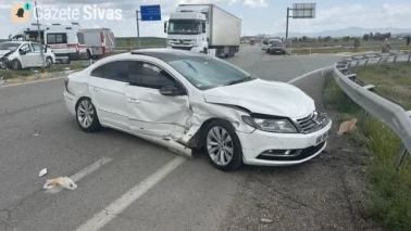Sivas'ta yaşanan feci kazada 11 kişi yaralandı.