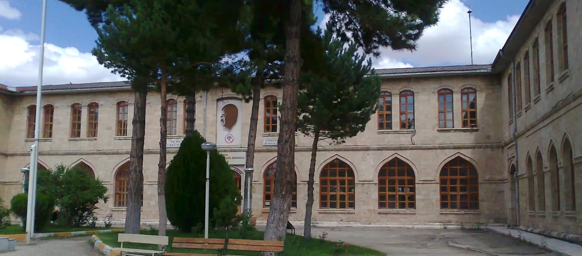 Sivas'ta Tarihi Bir Okulun Kapanışı: Selçuk Lisesi'nde Hüzünlü Ayrılık!