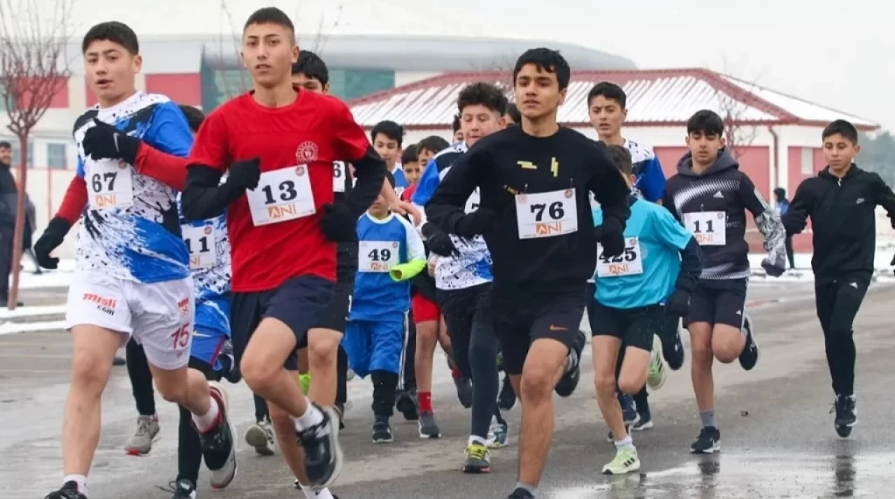 Sivas'ta düzenlenen Okul Sporları Atletizm Kros Yarışları coşkuyla sona erdi!