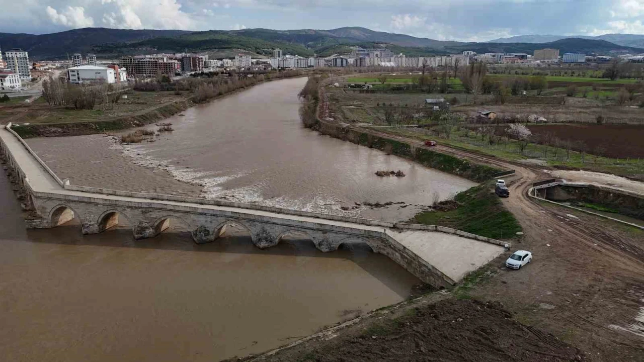 Sivas'ta Bereketli Yağmurlar Çiftçileri Mutlu Etti: Tarım Ürünleri İçin Büyük Bir Umut Işığı Doğdu