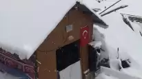 Kızılelma Köyü'nde Nisan Ayında Beklenmeyen Kar Yağışı!