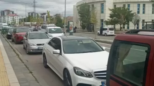 Çalışmalar trafikte uzun kuyruklara neden oldu!