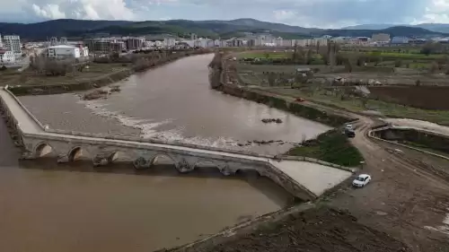 Sivas'ta Bereketli Yağmurlar Çiftçileri Mutlu Etti: Tarım Ürünleri İçin Büyük Bir Umut Işığı Doğdu