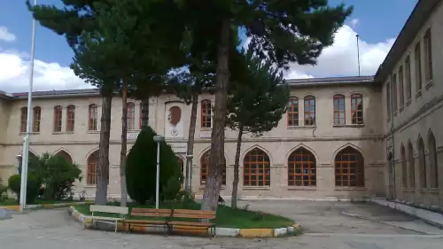 Sivas'ta Tarihi Bir Okulun Kapanışı: Selçuk Lisesi'nde Hüzünlü Ayrılık!