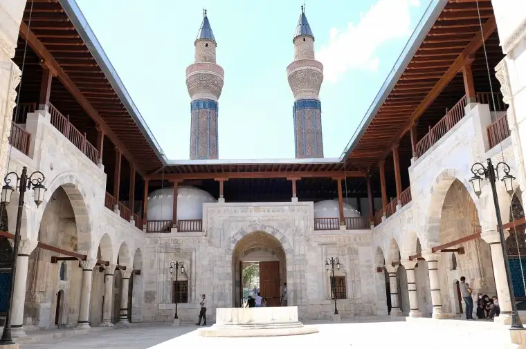 Sivas'ın tarihi yapıları 1