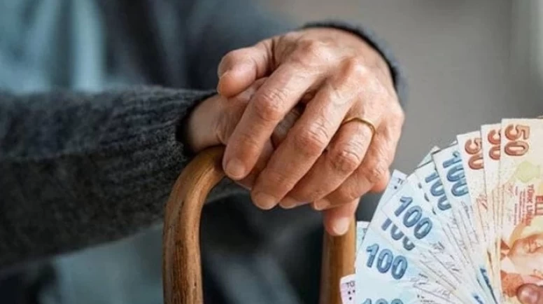 Emeklilere Sevindirici Haber! Şubat Ayında 14 Günlük Zam Farkı Hesaplara Yatırılacak, İşte Tüm Detaylar!