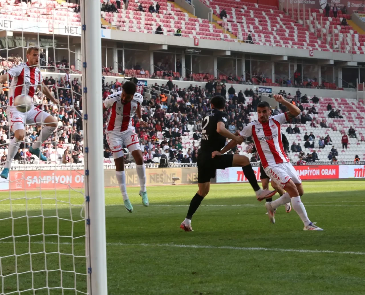 Çaykur Rizespor ve Net Global Sivasspor Arasındaki Heyecan Dolu Mücadele!