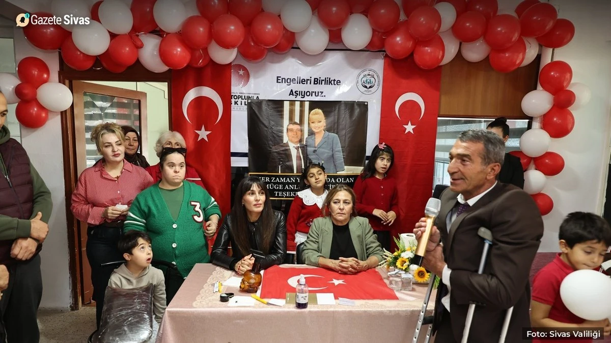 Sivas'ta engelli bireylerin koluna Sevgi İzi dövmesi