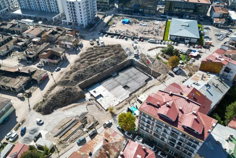 Sivas Demircilerardı Mahallesi'nde Aksu - Yavuz Bülent Bâkiler İlkokulu'nun yapılacağı arsanın havadan görünümü
