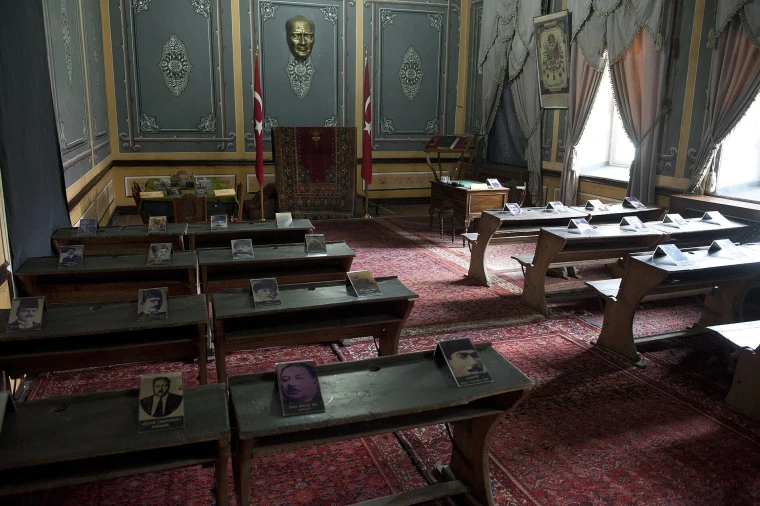 Sivas Atatürk ve Kongre Müzesi'ndeki Sivas Kongresi salonu; 26 Ekim'deki ücretsiz mamografi taraması müzenin önünde yapılacak