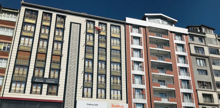 Sivas İnönü Bulvarı üzerindeki çok katlı apartmanlar