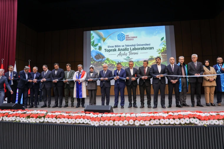 Sivas Bilim ve Teknoloji Üniversitesi Toprak Analiz Laboratuvarı açılış töreninde kurdele kesimi