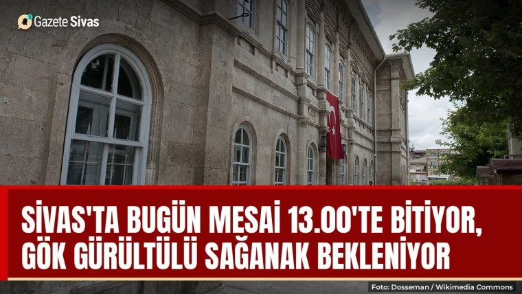Türk bayrağı asılı Sivas Kongre binası, arife günü yarım gün tatil