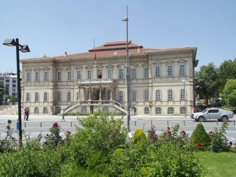 Sivas Kongresi'nin toplandığı tarihi lise binası, bugün Atatürk Kongre ve Etnografya Müzesi