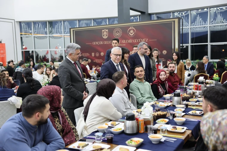 Sivas'ta evlilik kredisi alan 60 çiftin katıldığı iftar sofrası